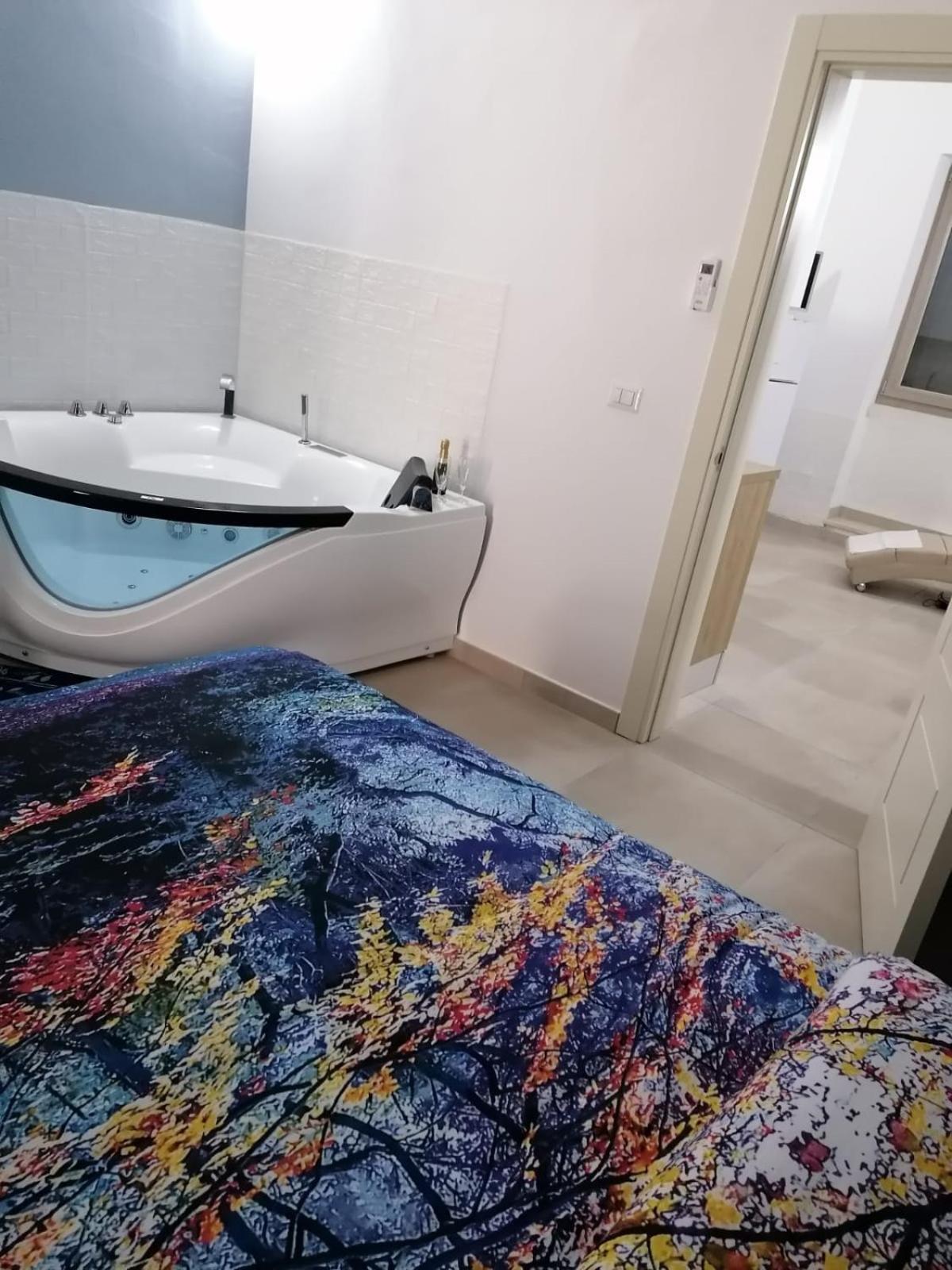 Bed&Dreams In Salento Bilocale Con Vasca Idromassaggio Villa Guagnano Exterior photo